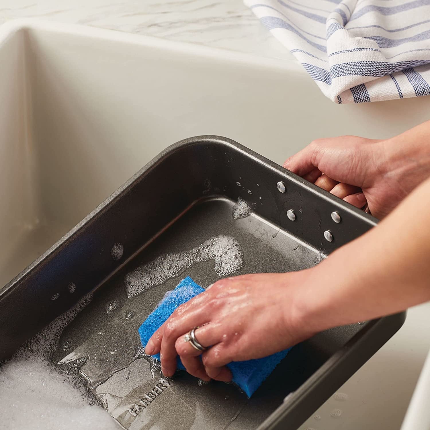 Farberware Bakeware Nonstick Steel Roaster with Flat Rack. 11-Inch X 15-Inch. Gray - Image 8