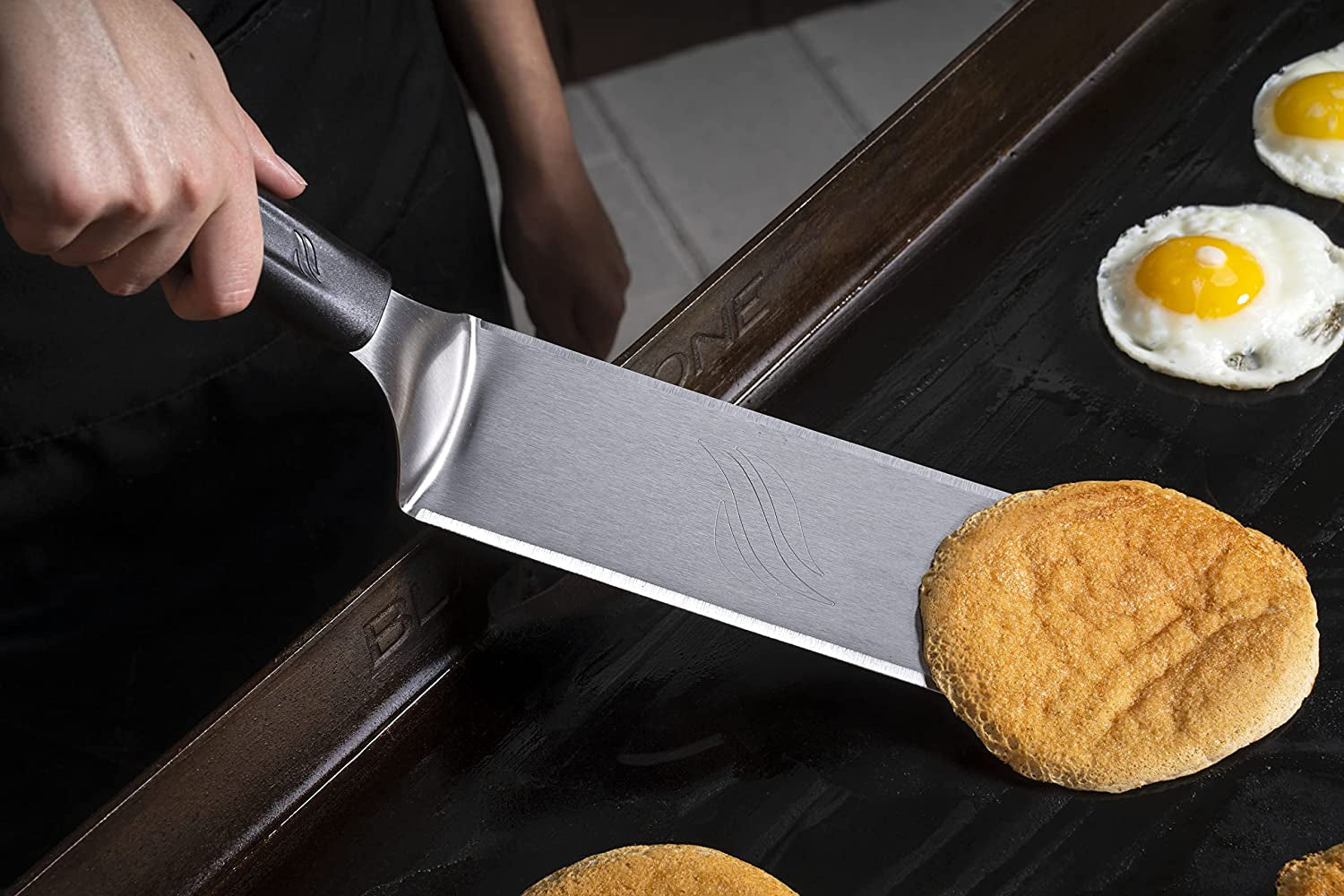 BLACKSTONE 5550 Extra Long Griddle Spatula Set of 2- Perfect Heavy-Duty Stainless Steel Premium Flat Top BBQ Grill Accessories. Non-Slip Plastic Handle. Heat Resistant. Dishwasher Safe Easy to Clean - Image 4