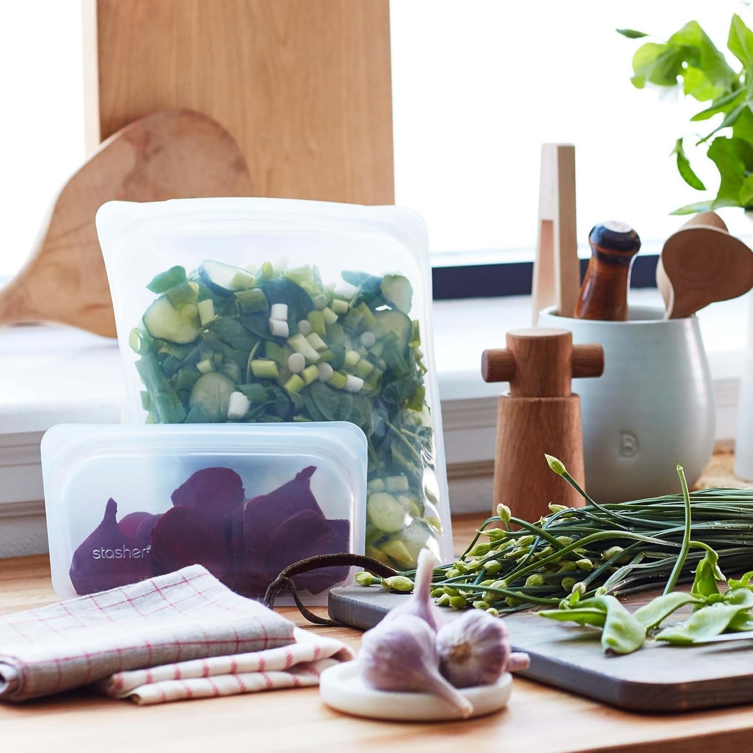 Stasher Silicone Reusable Food Storage Bags (4‑Pack. Rainbow) – BPA‑Free. Leak‑Proof & Dishwasher Safe - Image 3