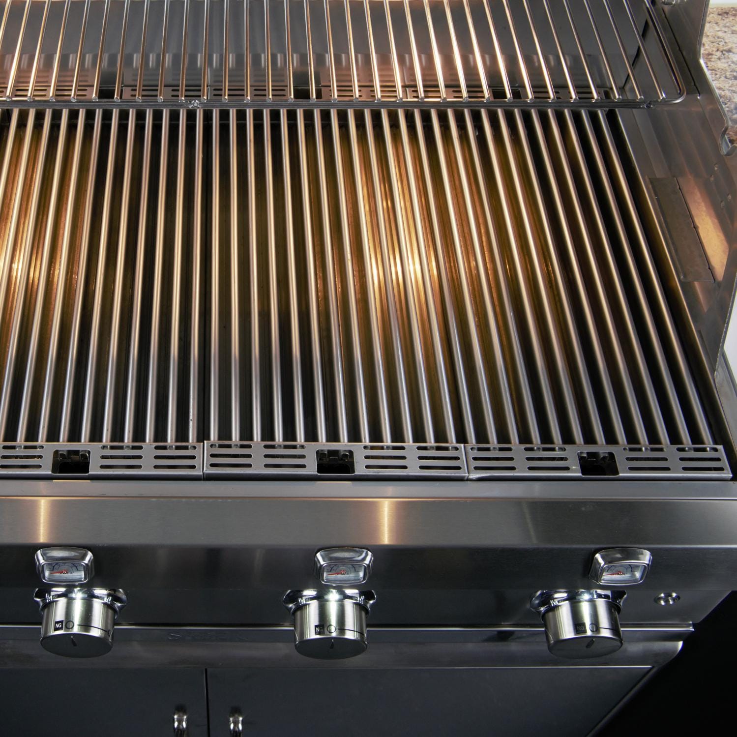 Saber Grills: Elite 3-Burner Built-In Grill (NG) - Image 4
