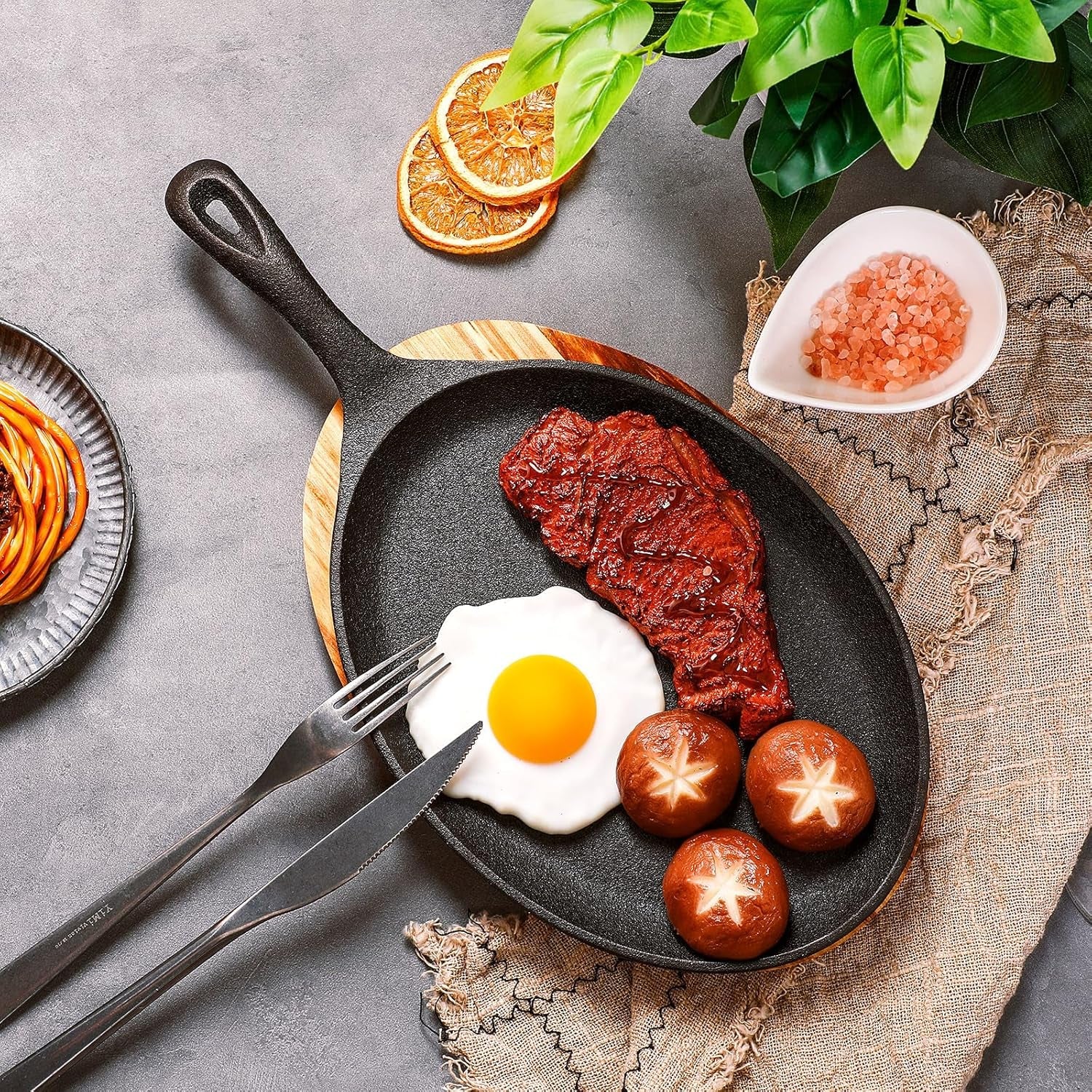 Lallisa 2 Sets Cast Iron Fajita Plate Set Fajita Plate Pan with Wooden Tray anti Scald Protection Hot Mitt Cast Iron Skillet Set for Home Barbecue Kitchen Party Restaurant Catering Service - Image 4