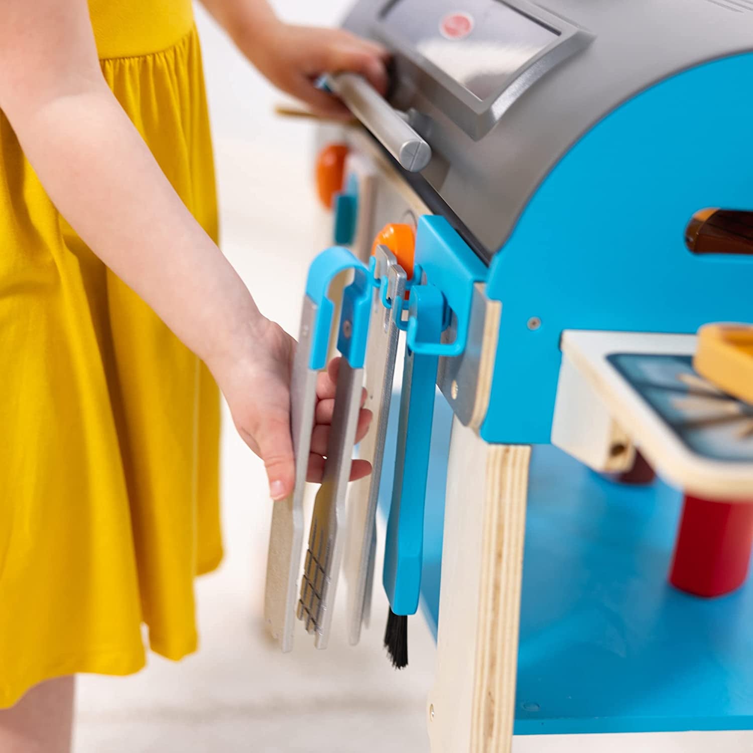 Melissa & Doug Wooden Deluxe Barbecue Grill. Smoker and Pizza Oven Play Food Toy for Pretend Play Cooking for Kids - Image 8