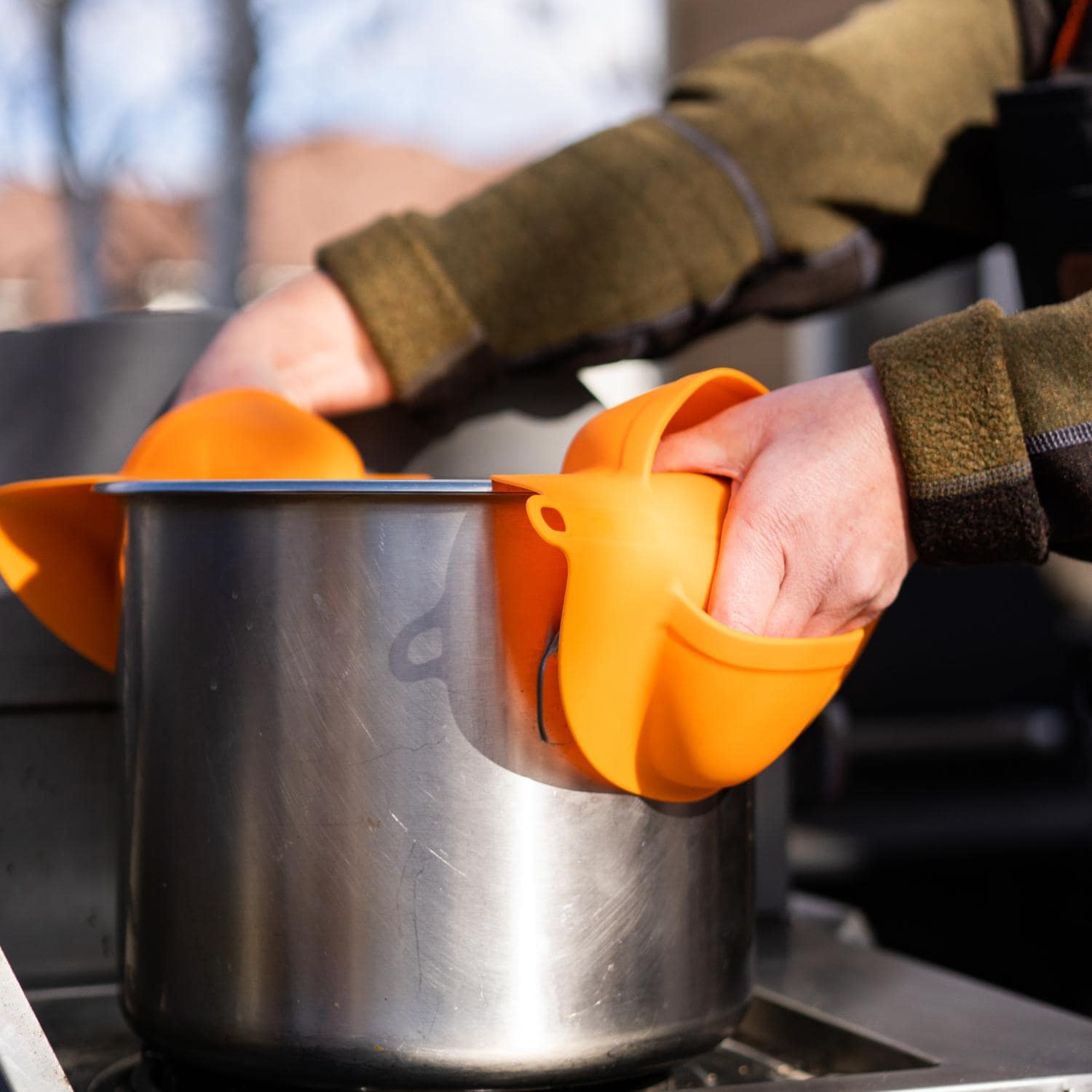 Drip EZ:Silicone Grill Mitts - Image 3