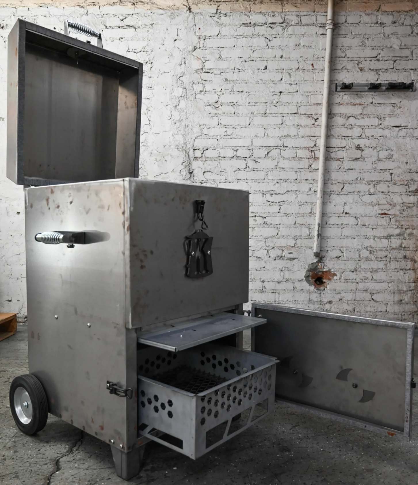 Hasty Bake: Roughneck Barrel Smoker - Corten Steel - Image 2