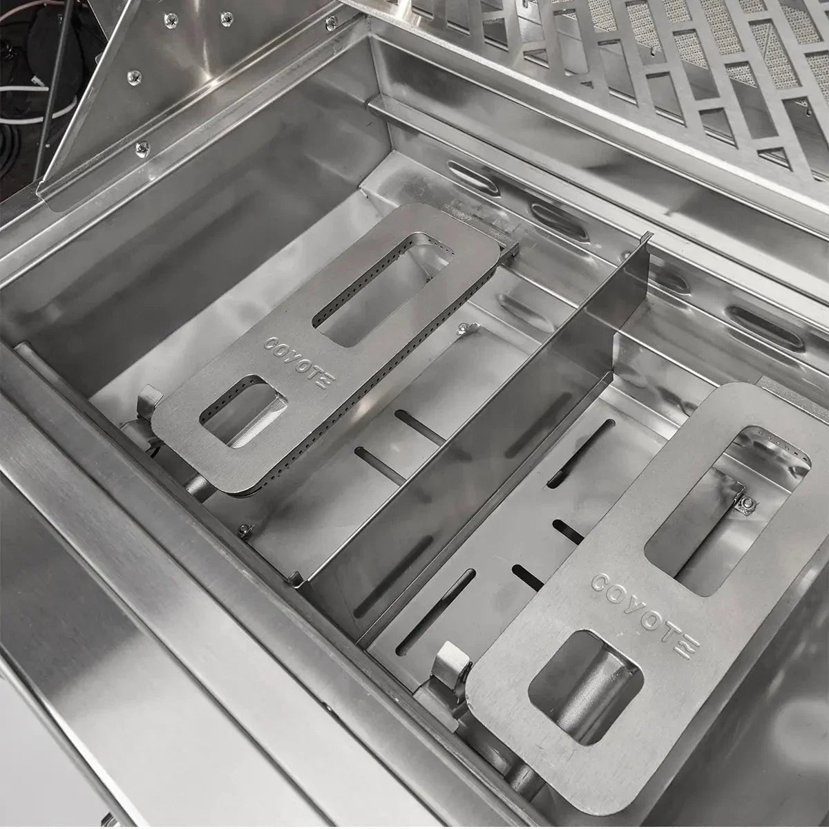 Coyote CL-Series Built-In Gas Grill - Image 14