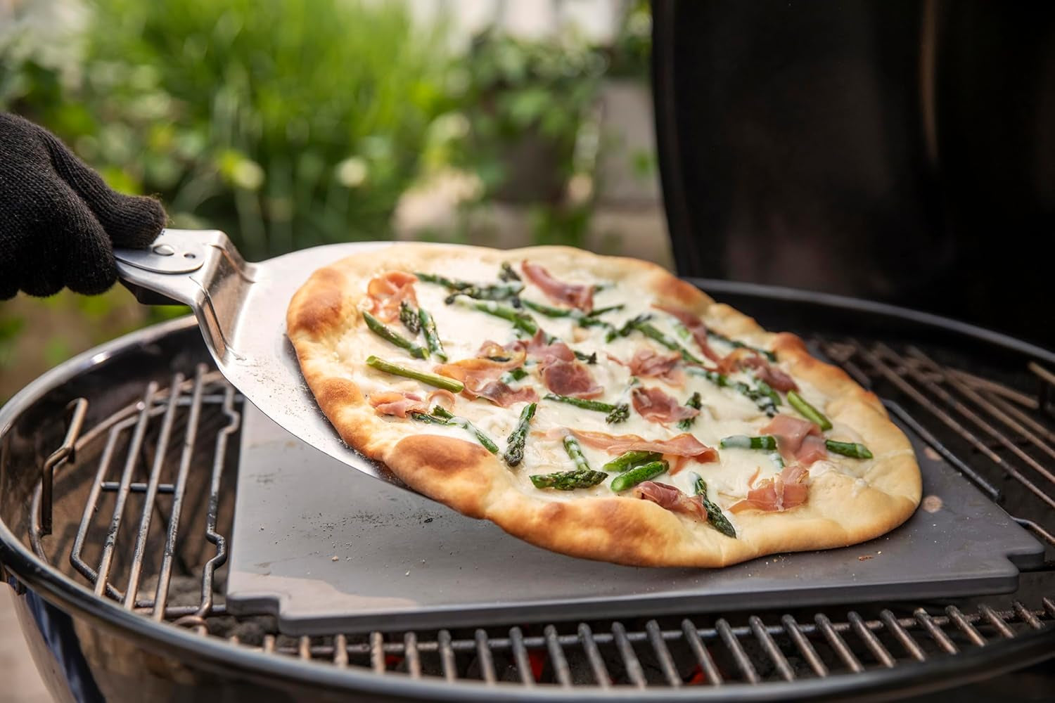 Weber Master-Touch Charcoal Grill 26-Inch. Black - Image 11