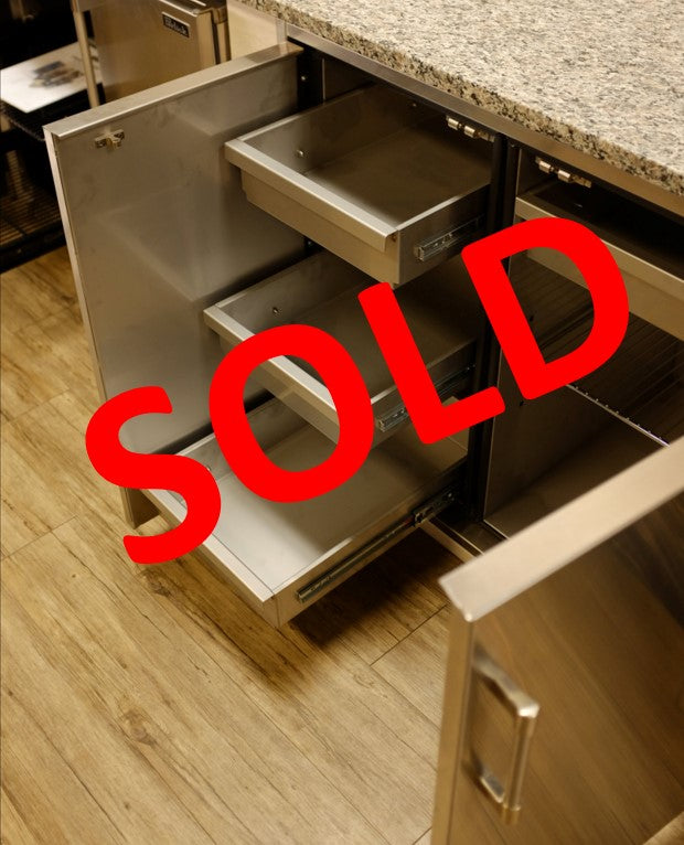 Local Special. Alfresco Outdoor Bar Display - Image 3