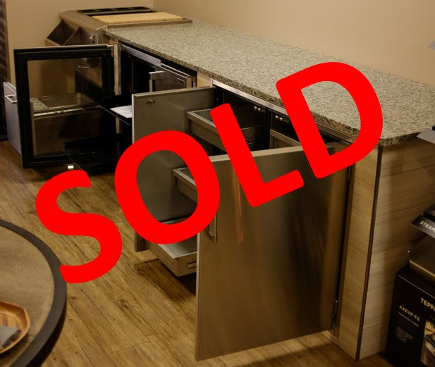 Local Special. Alfresco Outdoor Bar Display - Image 2